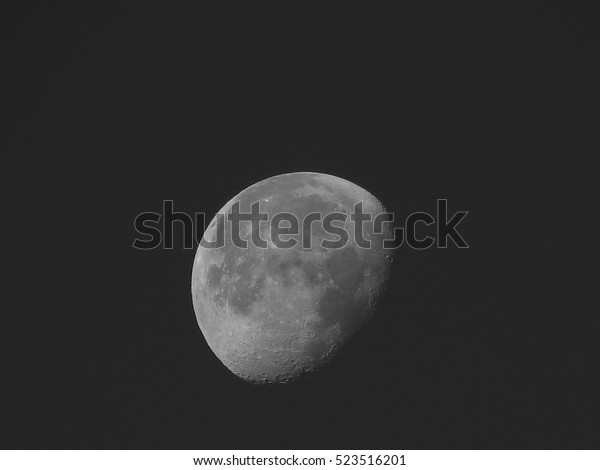 Moon phase 79\
percent clear - 18 / November\
2016