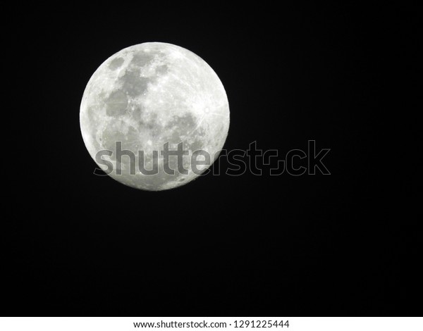 Moon phase
/  The Moon is an astronomical body that orbits planet Earth, being
Earth's only permanent natural
satellite