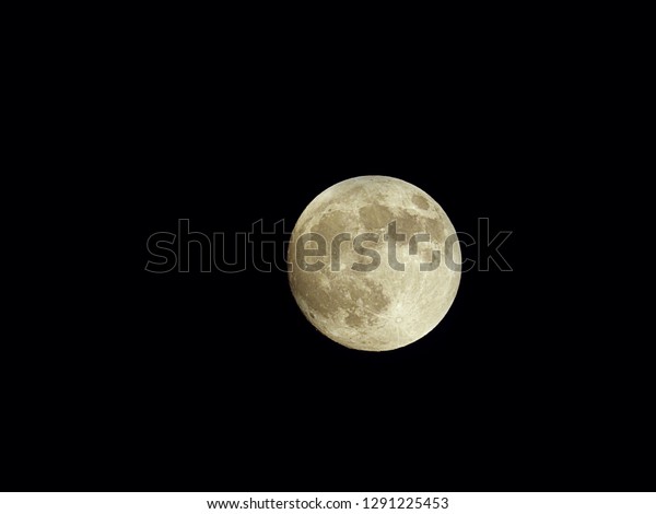 Moon phase
/  The Moon is an astronomical body that orbits planet Earth, being
Earth's only permanent natural
satellite