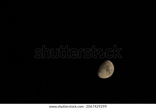 moon phase in a cloudless\
sky