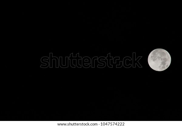 moon phases, close up,\
night and dawn