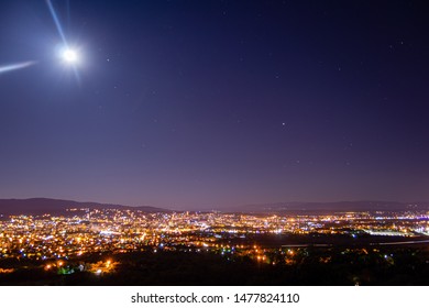 Moon, Saturn and Jupiter above the City