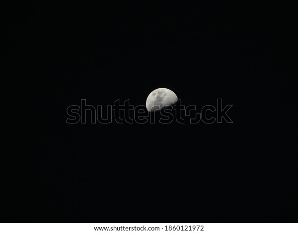 Moon shot during
daytime, 12x Optical Zoom