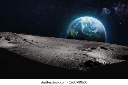 Поверхность Луны с темной стороной. Земля на заднем плане. Элементы этого изображения, предоставленного NASA.