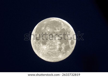  Moonrise in a cloudless sky                              