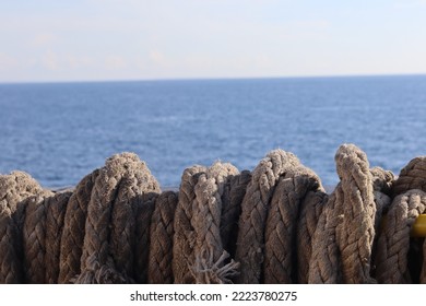 The Mooring Line, Which Has Often Been Used To Moor Ships And Has Begun To Rot, Is Prepared At The Bow When The Ship Is Going Slongside In Port.