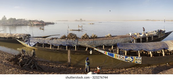 MOPTI, MALI, DECEMBER 26: Traditional wooden passenger boat at the harbor of Mopti on Niger river in Mali 2010