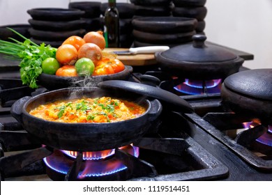 29,142 Clay pot cooking Images, Stock Photos & Vectors | Shutterstock