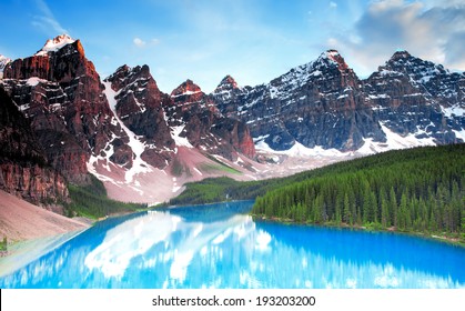  Moraine Lake In Banff National Park, Canada,  Valley Of The Ten Peaks