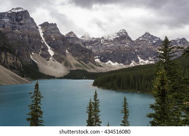 Moraine Lake View Rockpile Banff National Stock Photo 434516080 ...