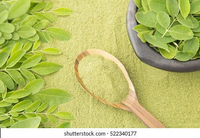 Moringa leaves and dust
