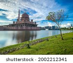 Morning view of Masjid Putra in Putrajaya. The first mosque in Putrajaya Malaysia. It is one of the most famous landmark in Malaysia