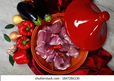 الطبخ المغربي الطحين المغربي Moroccan-tagine-meat-vegetables-on-260nw-1847286130