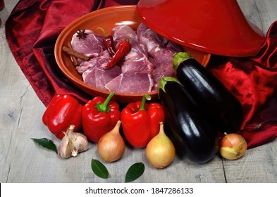 الطبخ المغربي الطحين المغربي Moroccan-tagine-meat-vegetables-on-260nw-1847286133
