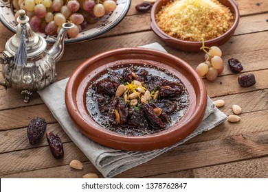  "‫طاجين اللحم‬‎" - صفحة 3 Moroccan-tajine-beef-dates-almongs-260nw-1378762847