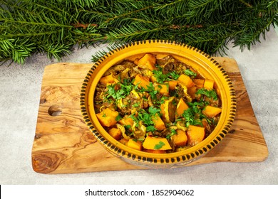 الطبخ المغربي الطحين المغربي Moroccan-vegetable-tagine-dish-aubergine-260nw-1852904062