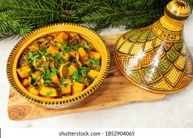 الطبخ المغربي الطحين المغربي Moroccan-vegetable-tagine-dish-aubergine-260nw-1852904065