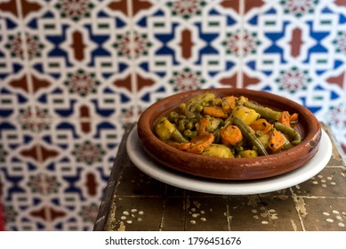 الطبخ المغربي الطحين المغربي Moroccan-vegetable-tajine-carrot-peas-260nw-1796451676