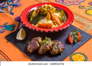 الطبخ المغربي الطحين المغربي Morocco-traditional-berber-tajine-couscous-260nw-1683016726