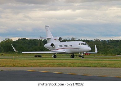 MORRISTOWN, NEW JERSEY - SEPTEMBER 6, 2016: A 2008 Dassault Falcon 900EX With Marking N5MV Taxiing Toward The Runway To Take Off From Morristown Municipal Airport In New Jersey.