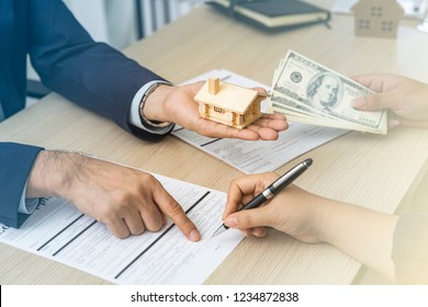 Mortgage House Loan Concept, Professional Bank Officer Happy And Ready To Offer A Special Interest Rate For Realestate Customer.