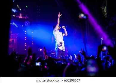 Singer Stock Images, Royalty-Free Images & Vectors | Shutterstock