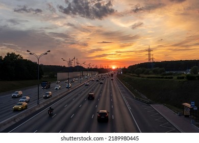 Moscow, August 14, 2022, Hot Weather In Moscow, MKAD, Sunset In Moscow Over The Ring Road, Setting Sun Over The Metropolis, Exhausting Warm Weather In The City, Beautiful Sunset In The City