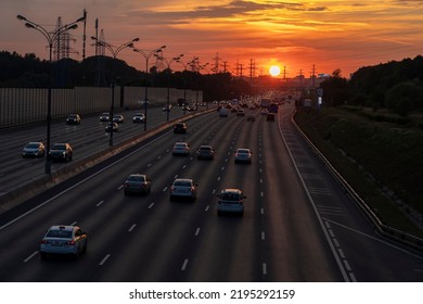 Moscow, August 14, 2022, Hot Weather In Moscow, MKAD, Sunset In Moscow Over The Ring Road, Setting Sun Over The Metropolis, Exhausting Warm Weather In The City, Beautiful Sunset In The City