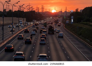 Moscow, August 14, 2022, Hot Weather In Moscow, MKAD, Sunset In Moscow Over The Ring Road, Setting Sun Over The Metropolis, Exhausting Warm Weather In The City, Beautiful Sunset In The City