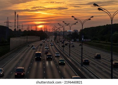 Moscow, August 14, 2022, Hot Weather In Moscow, MKAD, Sunset In Moscow Over The Ring Road, Setting Sun Over The Metropolis, Exhausting Warm Weather In The City, Beautiful Sunset In The City