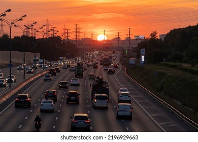 Moscow, August 14, 2022, Hot Weather In Moscow, MKAD, Sunset In Moscow Over The Ring Road, Setting Sun Over The Metropolis, Exhausting Warm Weather In The City, Beautiful Sunset In The City