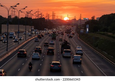 Moscow, August 14, 2022, Hot Weather In Moscow, MKAD, Sunset In Moscow Over The Ring Road, Setting Sun Over The Metropolis, Exhausting Warm Weather In The City, Beautiful Sunset In The City