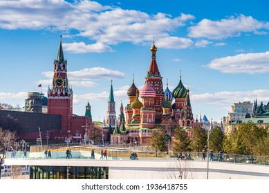 moscow city sunset, St. Basil's Cathedral and Kremlin Walls and Tower in Red square in sunny blue sky. Red square  is Attractions popular's touris in Moscow, Russia, 