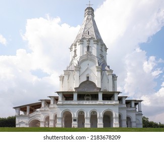 Moscow - July 27, 2022. Church Of Feast Of The Ascension In Kolomenskoye Reserve Museum. UNESCO Heritage Site In Russia. Sunny Summer View.