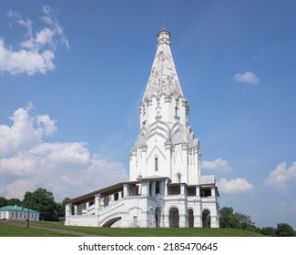 Moscow - July 27, 2022. Church Of Feast Of The Ascension In Kolomenskoye Reserve Museum. UNESCO Heritage Site In Russia. Sunny Summer View.