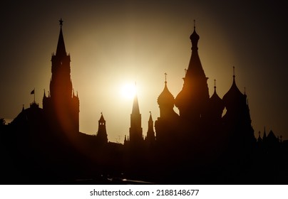 Moscow Kremlin And St Basil's Cathedral At Sunset, Russia. Scenery Of Moscow City Center And Sun In Summer Evening. Silhouettes Of Moscow Landmarks In Sunlight. Skyline And Travel In Russia Theme.