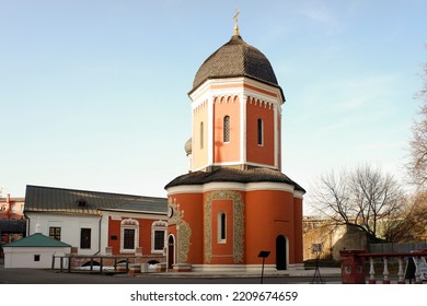 Moscow - March 23, 2022. Cathedral Of Saint Peter, Metropolitan Of Moscow And All Rus In Vysokopetrovsky Monastery. Sunny Spring View.