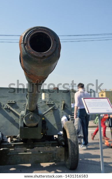 MOSCOW - MAY 09, 2019: Machine guns shown\
in Gorky Park, celebration Victory Day.\
