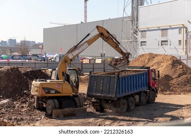 MOSCOW - MAY 11, 2018: Heavy Mining Excavator Loads Rock Ore Into On May 11, 2018 In Moscow, Russia.