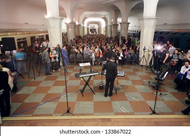 MOSCOW - MAY 19: Audience And Synthesizers Before Night Concert Academic Big Chorus Of RSUH And Broadway At Metro Stations Kropotkinskaya As Part Of Museum Night, On May  19, 2012 In Moscow, Russia.