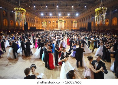 MOSCOW - MAY 25: Beautiful people whirling in the dance at 11th Viennese Ball in Gostiny Dvor on May 25, 2013 in Moscow, Russia. 