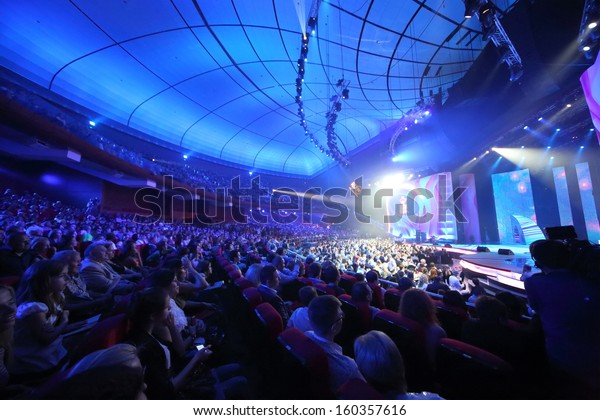 Moscow May 25 Spectators Blue Light Stock Photo Edit Now 160357616