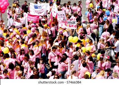 MOSCOW - MAY 29: Breast Cancer Walk Along The Moscow River On MAY 29, 2010 In Moscow, Russia