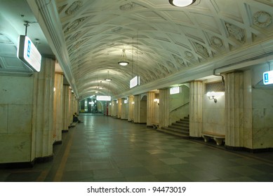 The Moscow Metro, Station Teatralnaya