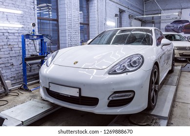Moscow. November 2018. White Porsche Panamera At The Booth Of The Collapse Of The Service Center. Sports Porsche, Executive Class Sedan In The Tuning And Repair Center.