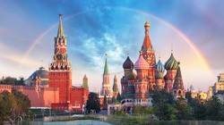 Mosca - Vista Panoramica Della Piazza Rossa Con Il Cremlino Di Mosca E La Cattedrale Di San Basilio Con Arcobaleno