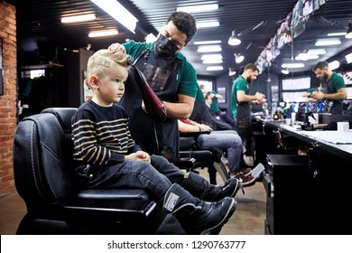 Immagini Foto Stock E Grafica Vettoriale A Tema Kid In Barbershop