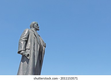 Moscow, Russia - 07.12.2021: The Monument To Vladimir Lenin In VDNH It's A Classical Image Of The Leader Of The Proletariat. Communist Propaganda. Leader Of The Soviet Union And World Revolution.