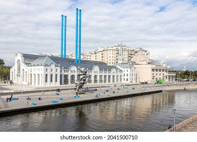 Moscow, Russia, 09.10.2021. Art Object Big Clay # 4 On Bolotnaya Embankment Near The Museum Of Modern Art GES-2 (Moscow)