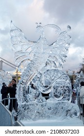 Moscou, Russie - 16.01.2022, des sculptures sur glace de personnages de dessins animés Disney ont été installées dans le parc Gorky sur l'embouteillage de Pushkinskaya. Ils ont participé au festival "Neige et glace à Moscou"